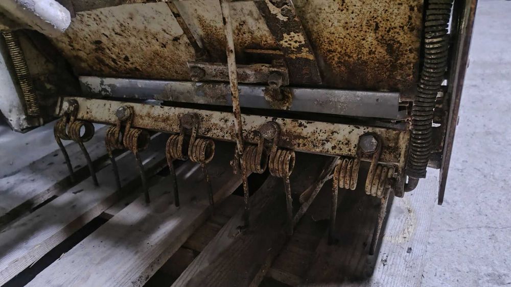 Siewnik Do Trawy Nasion Spalinowy Napęd