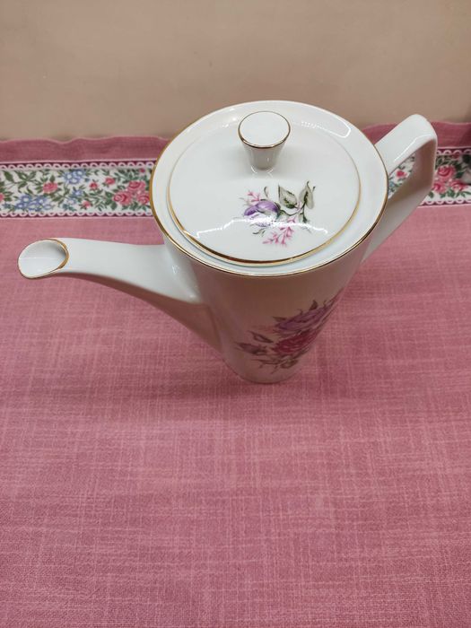 Dzbanek porcelanowy Chodzież z kwiatowym motywem