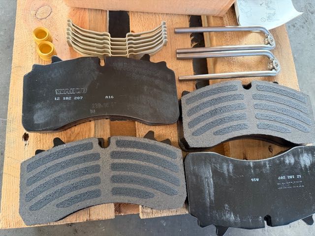 LIEBHERR LTM 1130 zestaw klocków hamulcowych 4 szt