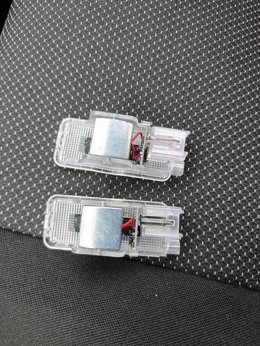 Подсветка в двери на Пежо 3008