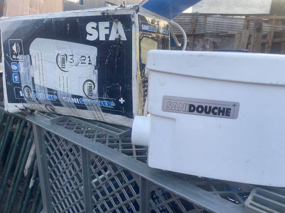 Bomba sanitaria nova em caixa