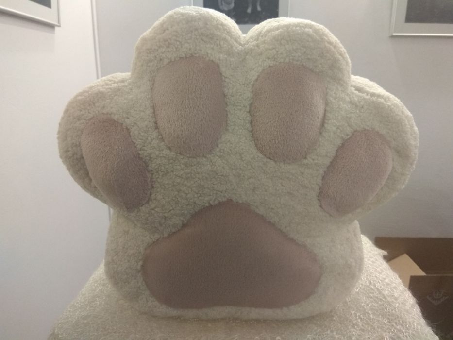 Подушка м'яка Лапка