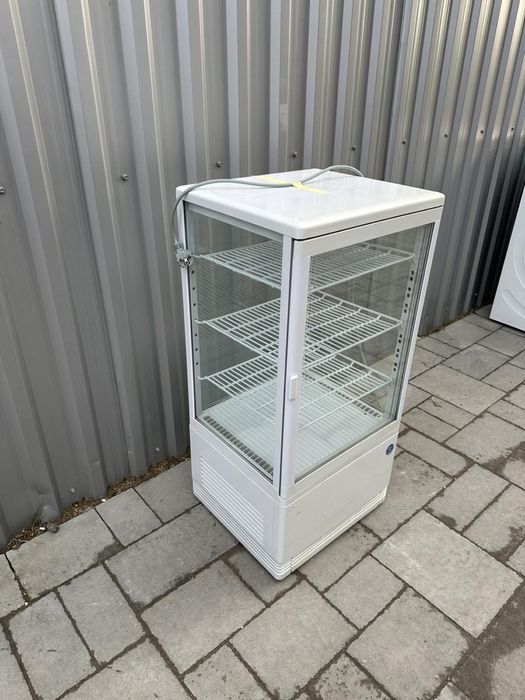 Кондитерська вітрина