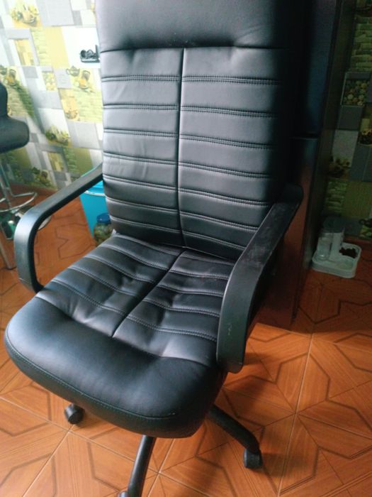 стул классный офисный