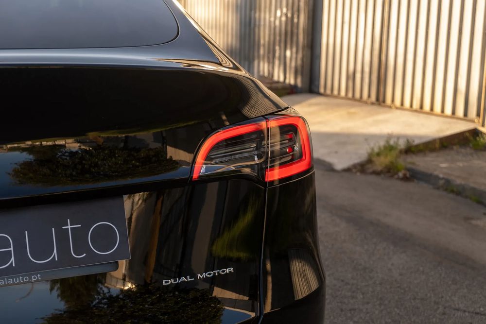 Tesla Model Y Long Range Dual Motor AWD