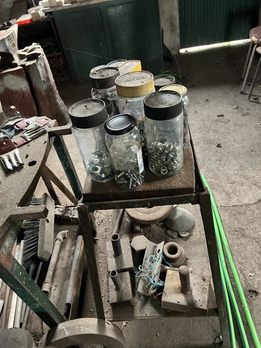 Recheio de oficina de serralharia