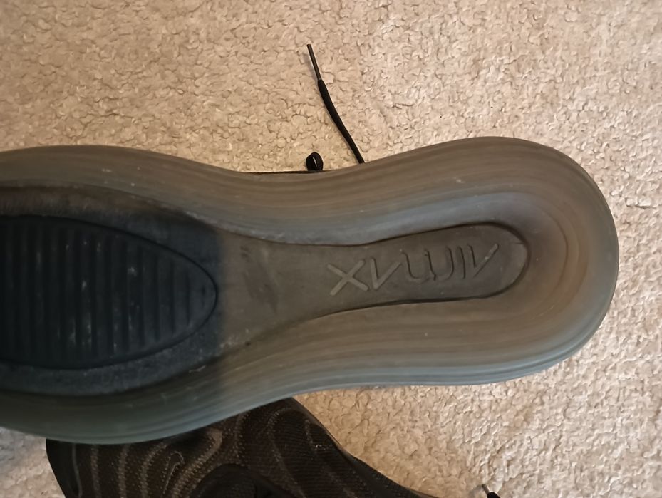 Tenis sapatilhas  -Pretas	Nike	Airmax 720*