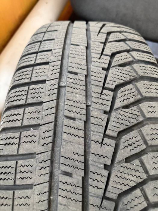 Продам зимовий комплект резини з дисками. 225/65 R17. Hankook.