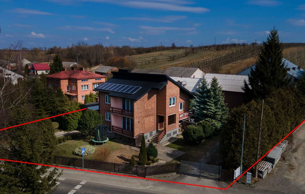 Dom, garaże, przechowalnia owoców - gotowe do zamieszkania (poza S74)