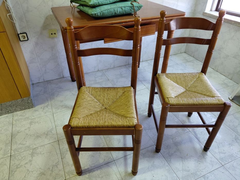 Conjunto 2 cadeiras em madeira