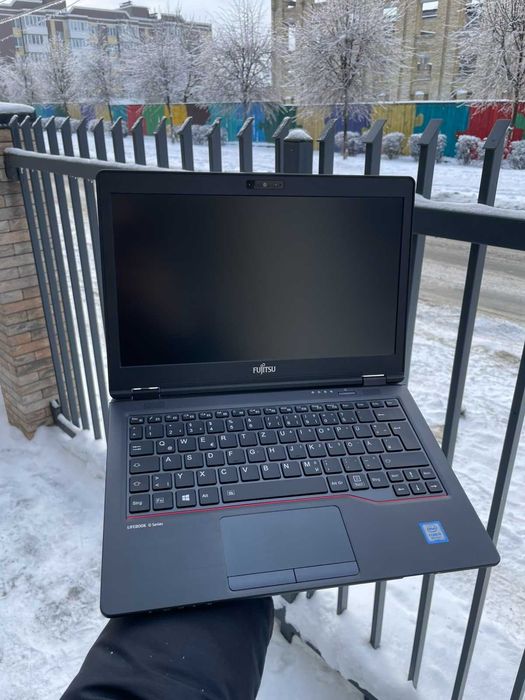 Fujitsu U729: компактний, швидкий, батарея до 6год є кількість