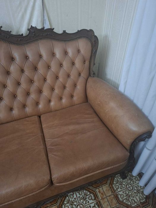 Vendo conjunto de sofás mais mesa de centro em excelente estado. Possibilidade de venda em separado