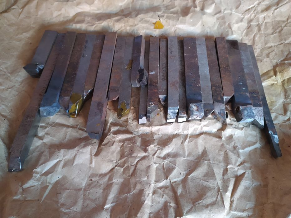 Різці токарні, фрези