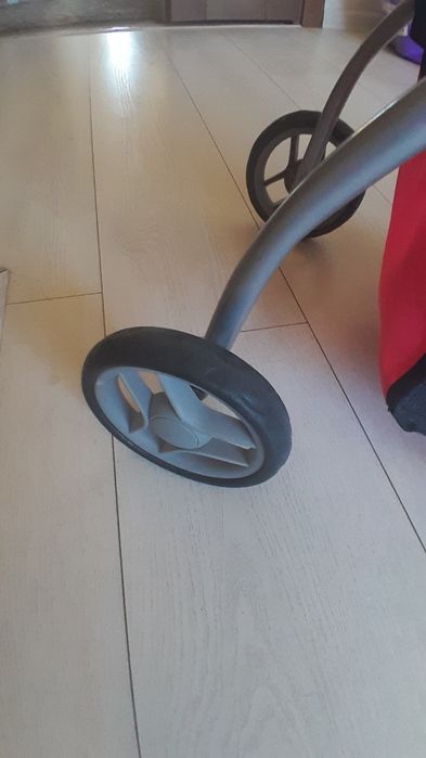 Коляска для ляльок.