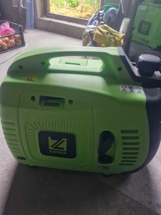 Інверторний бензиновий генератор Zipper ZI-STE2000IV