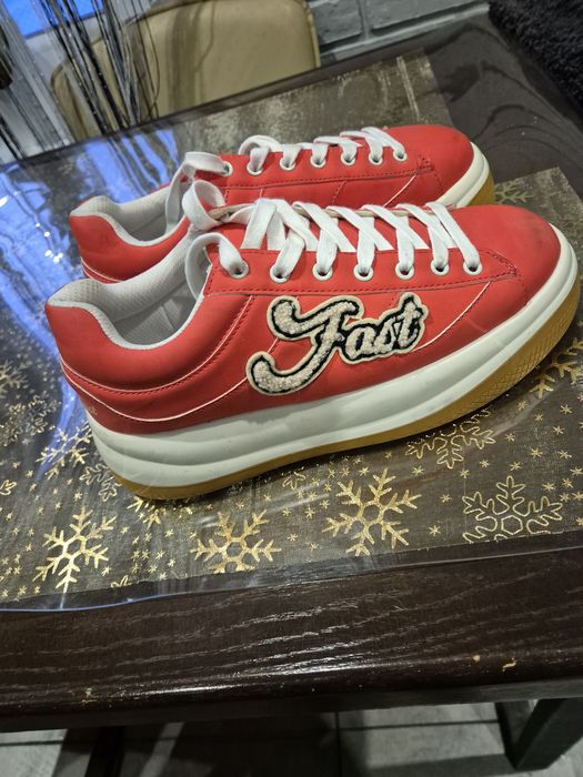 Кросівки бершка 39 розмір