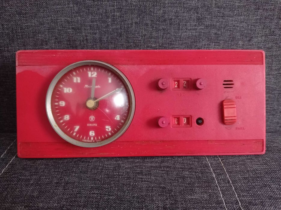 Часы кварцевые кухонные с таймером.