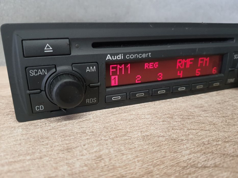 Radio samochodowe Audi Concert II płyty CD, A6 C5, TT, A2, A3 8L + kod 22cm Zadbane 4B0 Chowane gałki