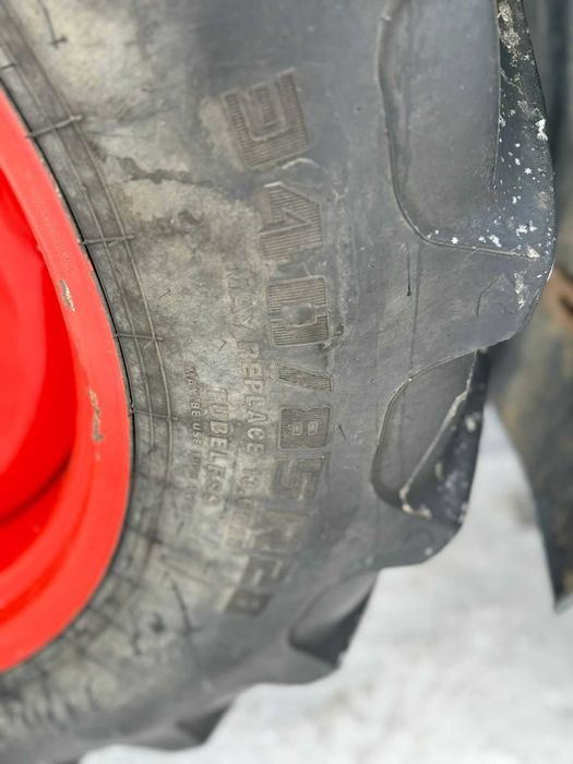 Трактор Ares 557 З фронтальним навантажувачем