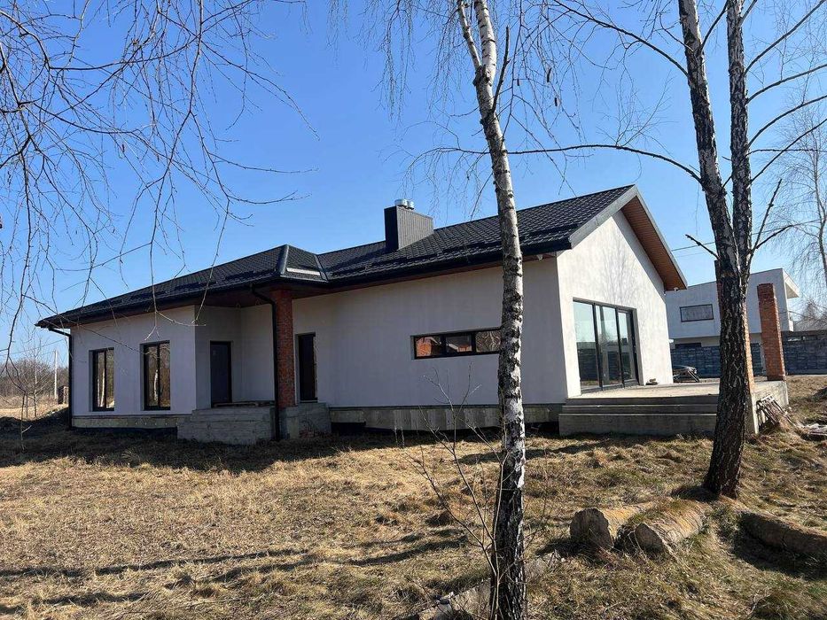 Терміново продам сучасний будинок на околиці Луцька поруч з лісом та озером!