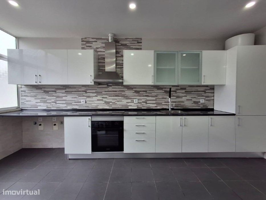 Apartamento T1+1 Na Rua 26 De Janeiro - Baixa Da Banheira — Baixa Da Banheira E Vale Da Amoreira, Setúbal