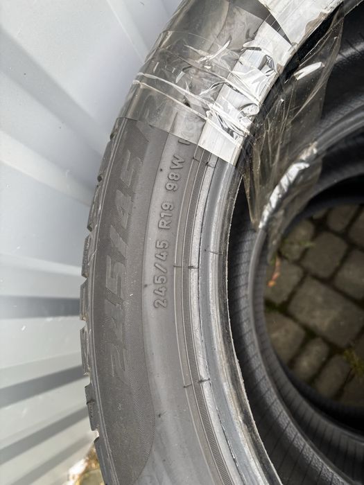 Колеса, Гума Pirelli, r19 різноширока майже нова