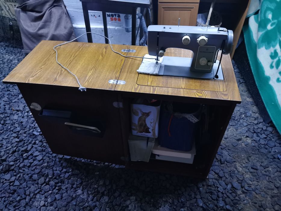 Швейна машина Чайка 142м