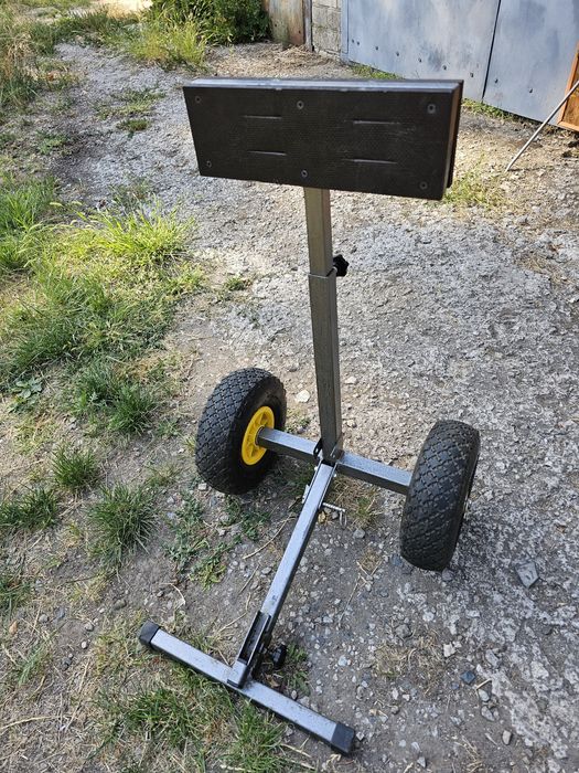 Підставка для човнового мотора.