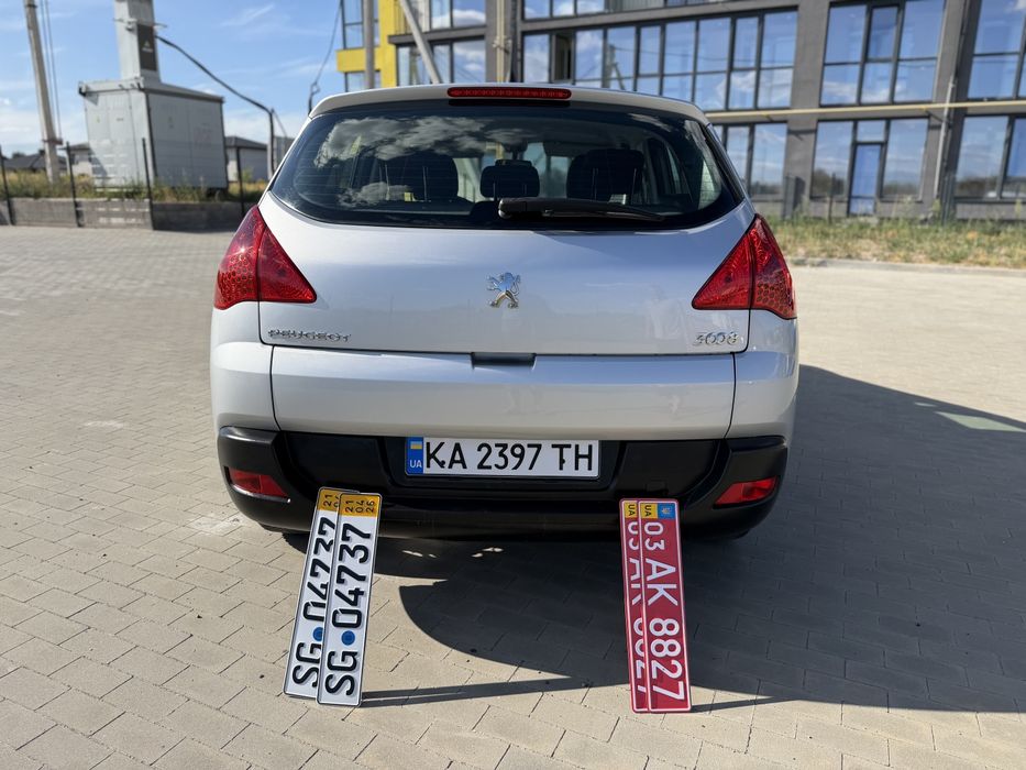 В продажі Peugeot 3008 , 1.6 МРІ бензин , в рідній фарбі, 2012р