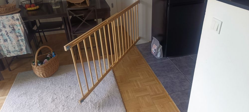 Płotek bramka zabezpieczająca dla dzieci lub zwierząt