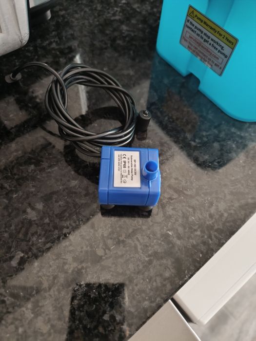 Fonte de água para gatos