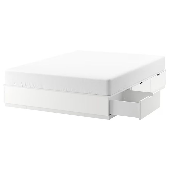 Cama de casal com arumação