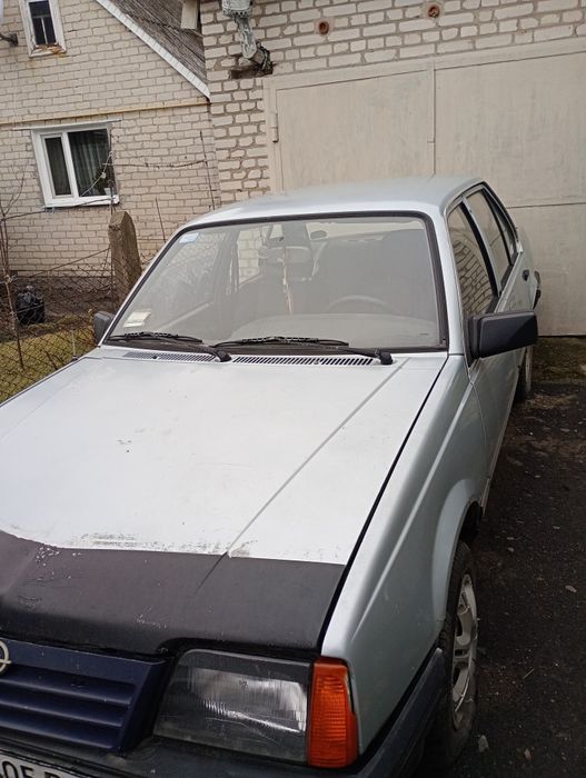 Opel ascona 1985 року