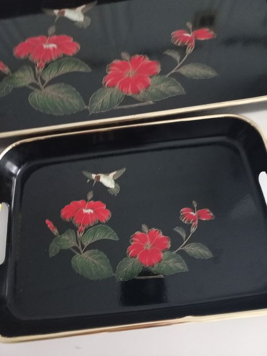 Conjunto  de 2 tabuleiros  iguais  de tamanhos diferentes. Impecáveis