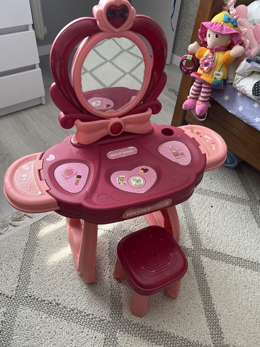 Столик для макіяжу ,туалетний столик