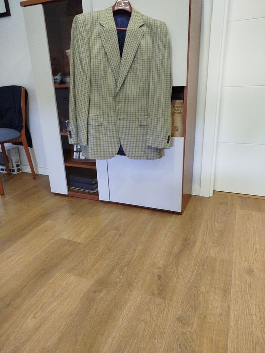 Vendo casaco e calça da Confecção do Homem,tudo novo