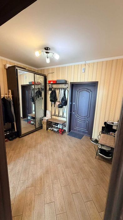 Довгострокова оренда 1 кімнатної квартири на  вул. Драгоманова, 2