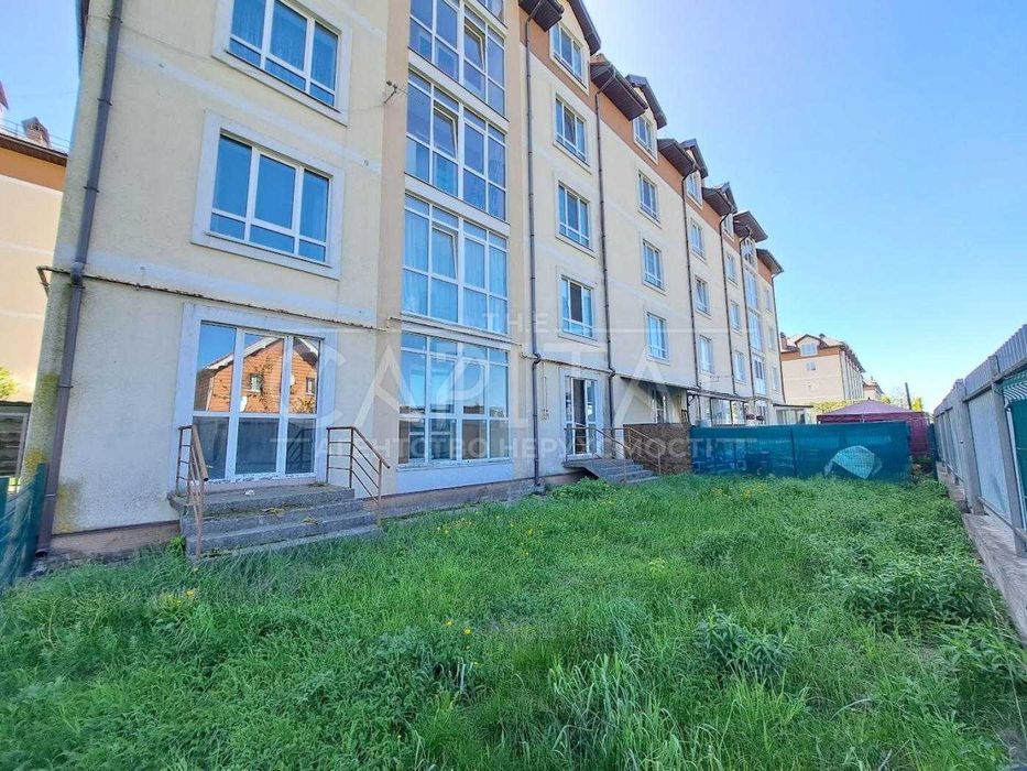 Продаж квартири з двориком Кантрі Хаус Гора Бориспільський