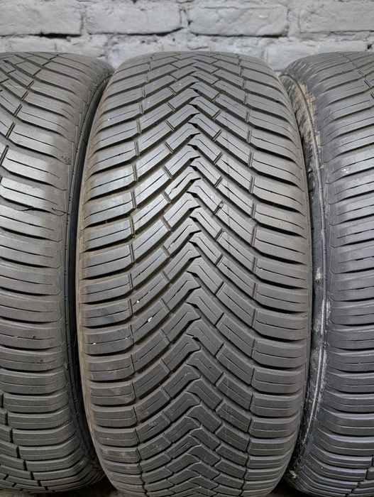 Комплект всесезонніх шин Continental 235/55 R18 235*55 R18 001811