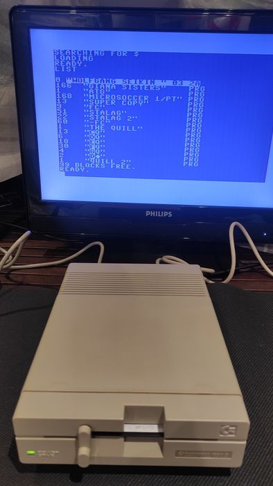 Stacja dyskietek Commodore 1541 II w Kartonie
