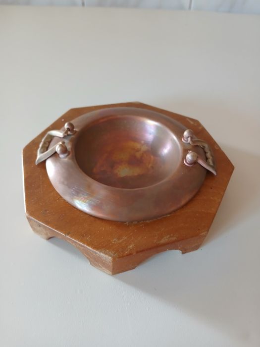 Cinzeiro cobre com base madeira