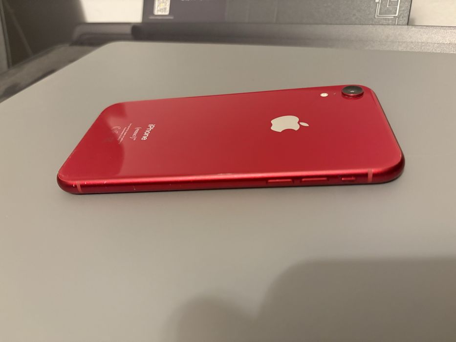 iPhone XR 64 GB czerwony