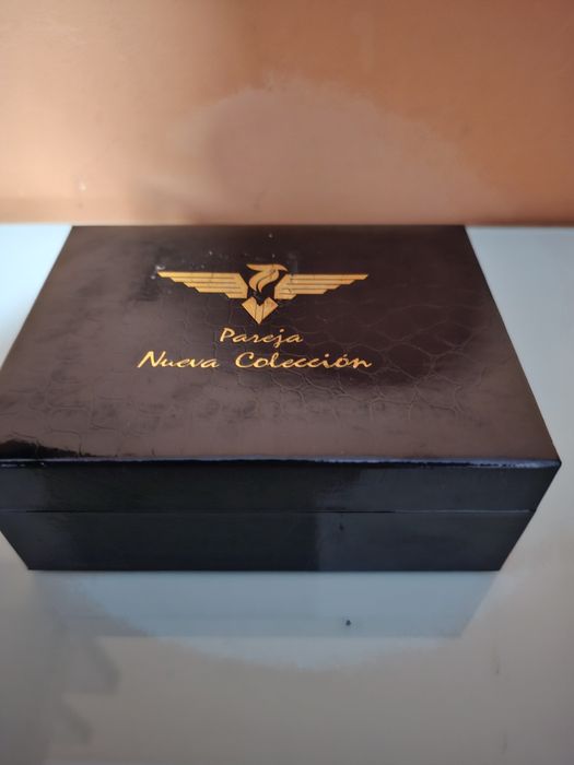 2 relógios novos da marca Pareja homem e senhora. Um belo presente par