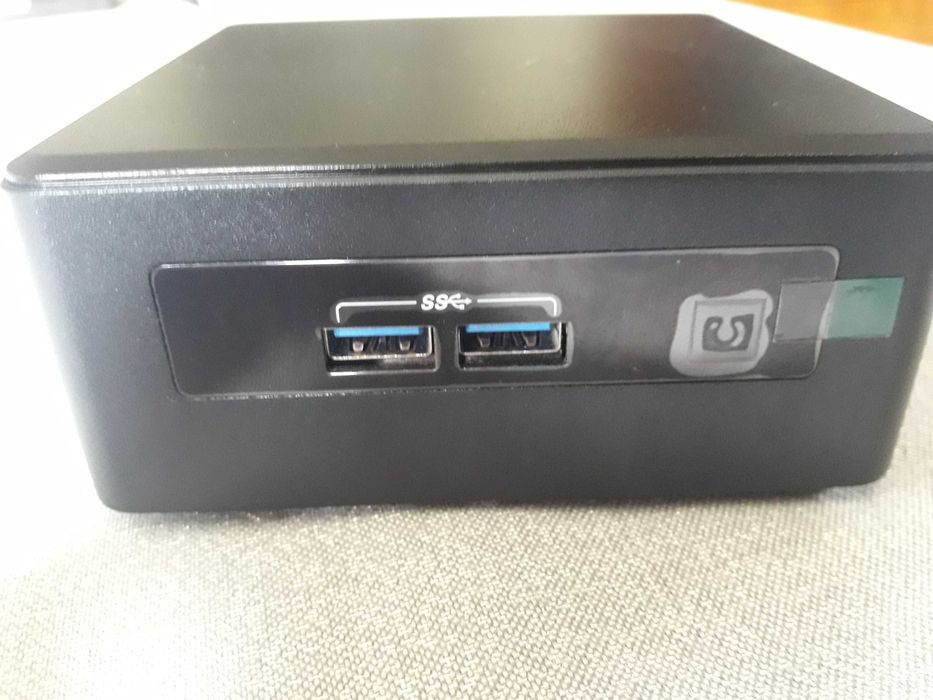 Mini PC Intel BLKNUC7I3DNH2E    i3-7100U 8GB RAM 250GB SSD