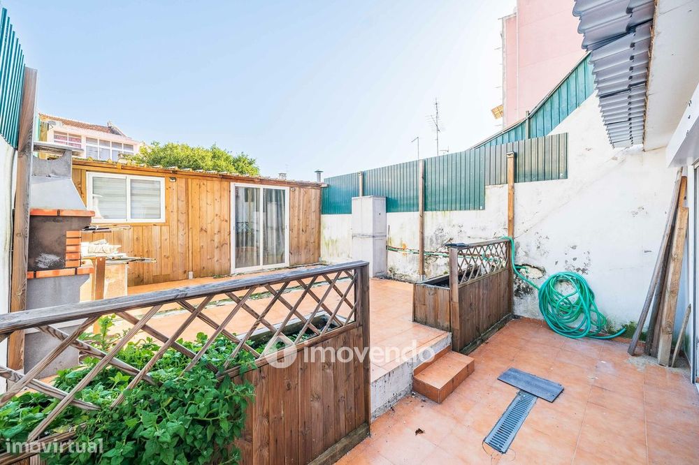 Apartamento T1+1, com logradouro grande, em Odivelas