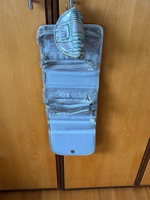 Bolsa cabide com vários compartimentos: