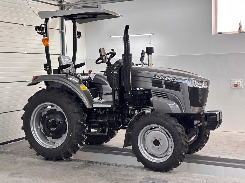 Трактор Скаут ТЕ 504 з дашком