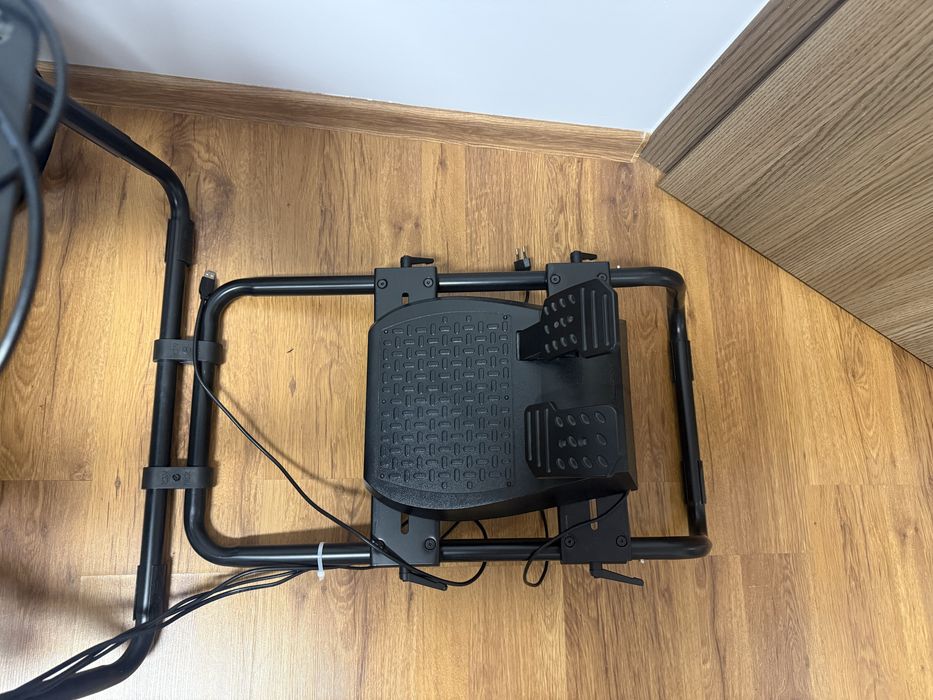Kierownica thrustmaster t150 z fotelem, kokpit wyscigowy ps5 ps4 pc