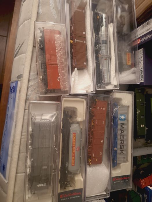 Vendo algum material ferroviario