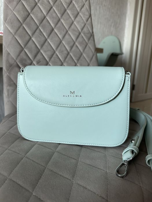 Нова з етикеткою жіноча сумочка